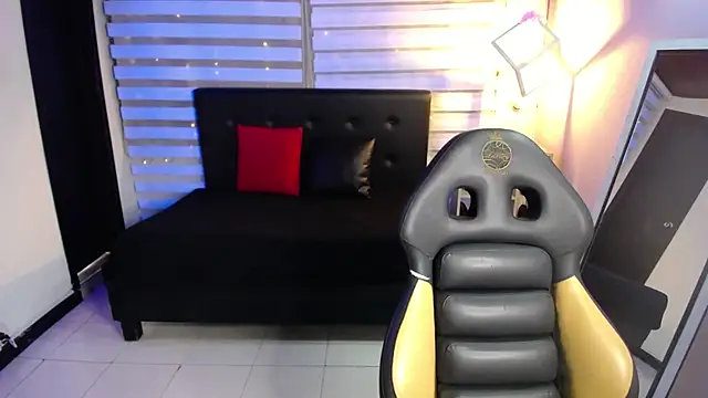 Snapshot of Lili_Gomez_ chatting on November 4, 2025, 1:26 pm Lili Gomez online show from November 4, 2025, 1:26 pm