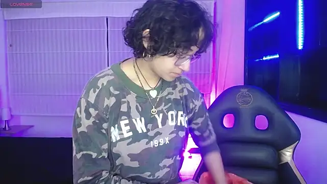 Snapshot of Lili_Gomez_ chatting on November 27, 2025, 2:06 pm Lili Gomez online show from November 27, 2025, 2:06 pm