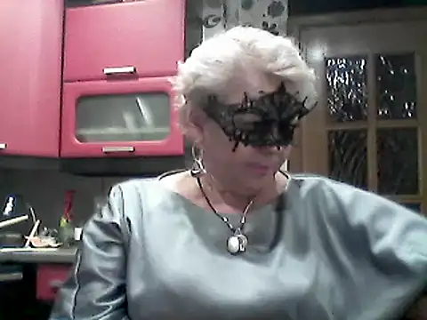 Lisa Suzie online show from October 4, 2025, 10:00 pm