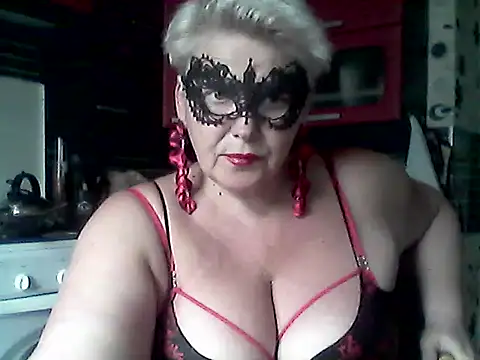 Lisa Suzie online show from May 11, 2026, 10:49 am