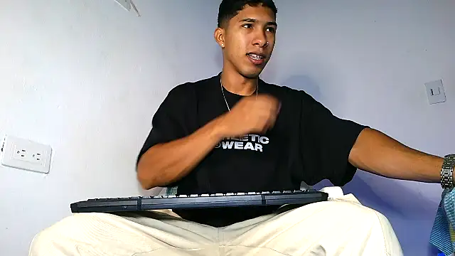 Snapshot of maximo_vega_newv chatting on March 12, 2026, 7:51 pm maximo vega newv online show from March 12, 2026, 7:51 pm