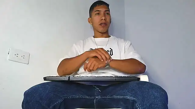 Snapshot of maximo_vega_newv chatting on February 11, 2026, 11:54 am maximo vega newv online show from February 11, 2026, 11:54 am