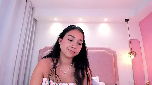 Snapshot of sophiawhite__ chatting on February 26, 2025, 7:32 pm sophiawhite online show from February 26, 2025, 7:32 pm