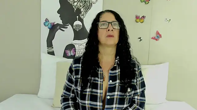 Adelesmithh online show from December 2, 2025, 11:34 am