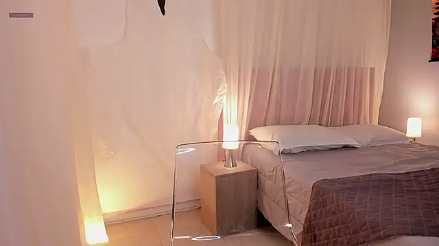 Lia Sweett  online show from October 24, 2025, 3:22 pm