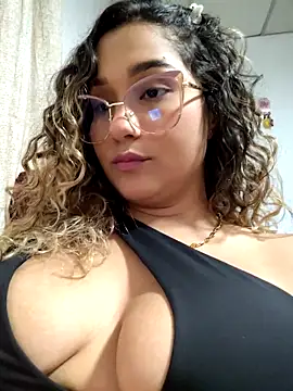 Snapshot of BrendaGirs chatting on November 27, 2025, 1:50 am BrendaGirs online show from November 27, 2025, 1:50 am