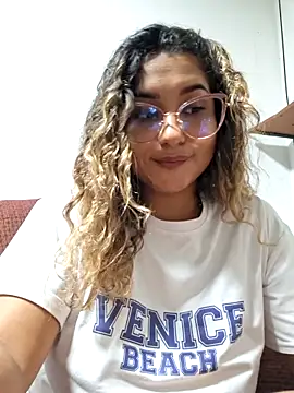 Snapshot of BrendaGirs chatting on October 11, 2025, 3:29 am BrendaGirs online show from October 11, 2025, 3:29 am