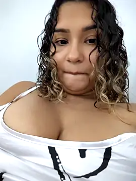 Snapshot of BrendaGirs chatting on March 17, 2026, 2:14 am BrendaGirs online show from March 17, 2026, 2:14 am