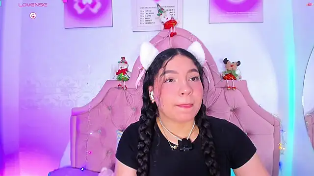 amandalee01 online show from December 19, 2025, 2:08 pm