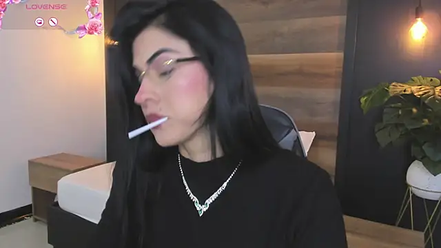 stephanya  online show from May 6, 2026, 7:51 pm