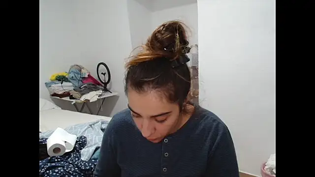 Ursumi1 online show from October 19, 2025, 4:32 pm