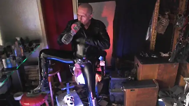 Snapshot of BULGEDEMON chatting on February 21, 2026, 12:18 pm BULGEDEMON online show from February 21, 2026, 12:18 pm