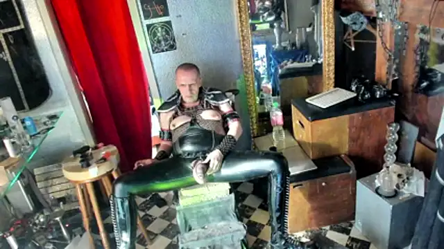 Snapshot of BULGEDEMON chatting on March 15, 2026, 3:19 pm BULGEDEMON online show from March 15, 2026, 3:19 pm