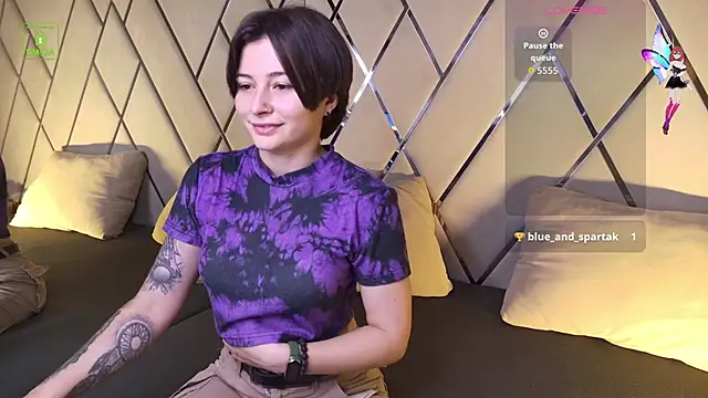 Snapshot of Ishtar_Divine chatting on October 15, 2025, 4:22 am Ishtar Divine online show from October 15, 2025, 4:22 am