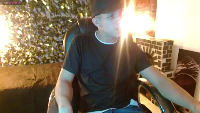 Snapshot of Jheidertwink chatting on January 25, 2025, 4:03 pm Jheidertwink online show from January 25, 2025, 4:03 pm