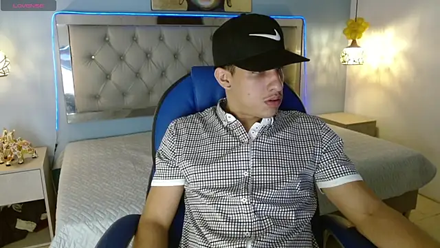 Snapshot of Jheidertwink chatting on February 9, 2025, 3:32 am Jheidertwink online show from February 9, 2025, 3:32 am