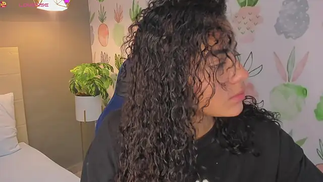 yaya23x online show from October 7, 2025, 2:18 pm