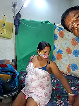 Snapshot of Real_Desi_Couple chatting on July 15, 2026, 4:58 pm Real Desi Couple online show from July 15, 2026, 4:58 pm