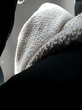 Snapshot of tuty_Tap chatting on December 3, 2025, 8:19 pm tuty Tap online show from December 3, 2025, 8:19 pm