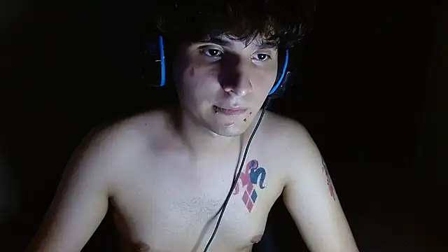 Snapshot of Charley_quin chatting on May 18, 2026, 2:23 am Charley quin online show from May 18, 2026, 2:23 am