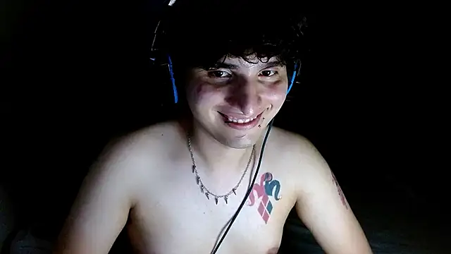 Snapshot of Charley_quin chatting on June 2, 2026, 1:05 am Charley quin online show from June 2, 2026, 1:05 am