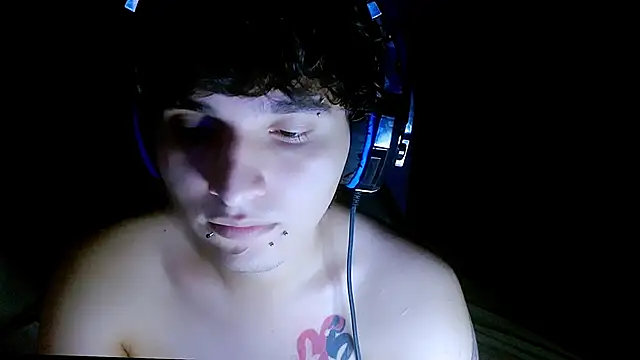 Snapshot of Charley_quin chatting on April 17, 2026, 11:51 pm Charley quin online show from April 17, 2026, 11:51 pm