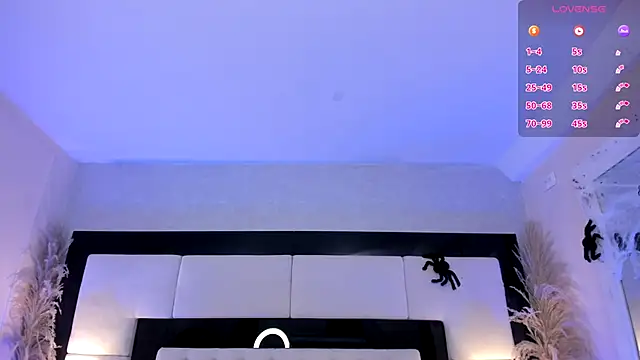 CarlaRossi  online show from October 13, 2025, 7:37 pm