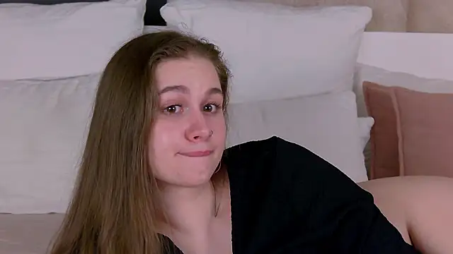 EllieHayes online show from May 8, 2026, 4:22 pm