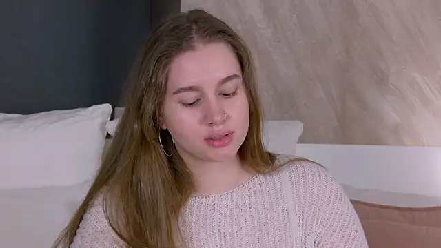 EllieHayes online show from May 3, 2026, 4:28 am