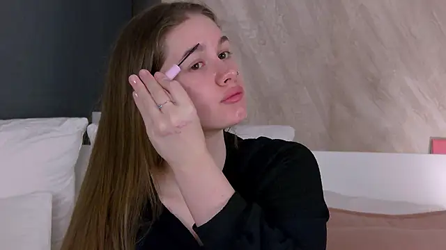 EllieHayes online show from May 8, 2026, 4:16 am