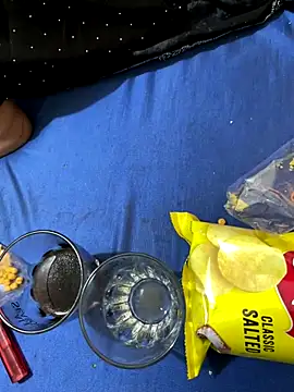 Snapshot of United3 chatting on November 12, 2025, 7:56 am United3 online show from November 12, 2025, 7:56 am