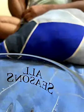 Snapshot of United3 chatting on November 2, 2025, 9:25 am United3 online show from November 2, 2025, 9:25 am