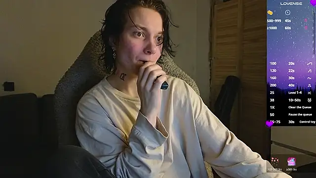 esajukyy online show from March 21, 2026, 2:43 pm