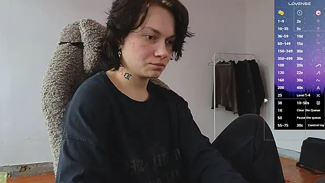 esajukyy online show from April 28, 2026, 1:15 am