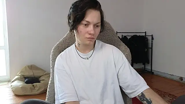 Snapshot of esajukyy chatting on July 7, 2026, 7:23 am esajukyy online show from July 7, 2026, 7:23 am