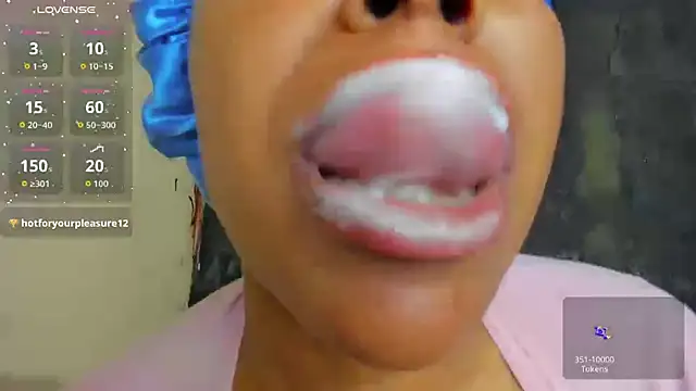 Snapshot of KamariaFyre chatting on June 10, 2026, 2:35 am KamariaFyre online show from June 10, 2026, 2:35 am