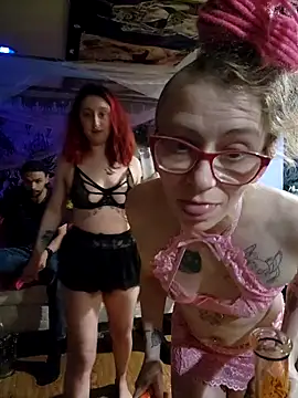 Snapshot of Stonermama666420 chatting on March 22, 2025, 3:52 am Stonermama666420 online show from March 22, 2025, 3:52 am