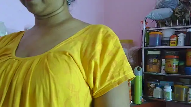 Snapshot of Suhana-sapna chatting on June 17, 2026, 6:02 am Suhana-sapna online show from June 17, 2026, 6:02 am