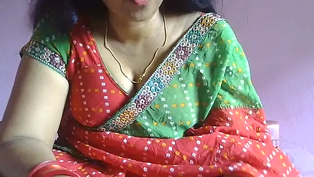Snapshot of Suhana-sapna chatting on August 3, 2026, 6:21 am Suhana-sapna online show from August 3, 2026, 6:21 am