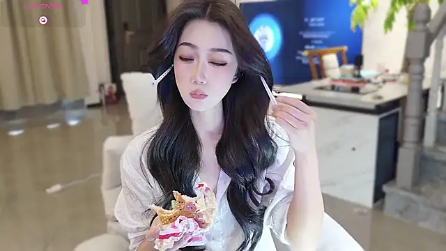 pinnnnnnk online show from February 11, 2026, 11:48 pm