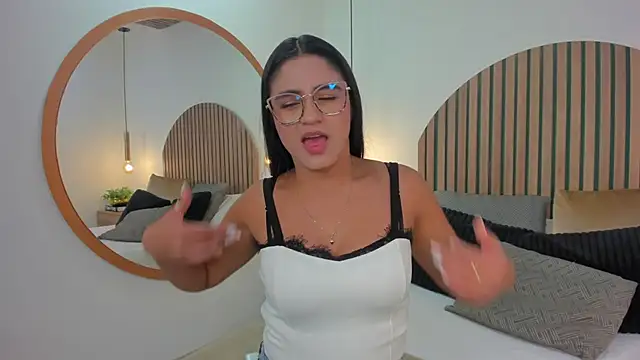 StefaBrown online show from November 16, 2025, 2:11 pm