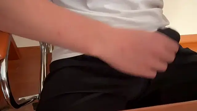 Snapshot of Axeeeeeeeeeeeel chatting on October 24, 2025, 3:33 pm Axeeeeeeeeeeeel online show from October 24, 2025, 3:33 pm