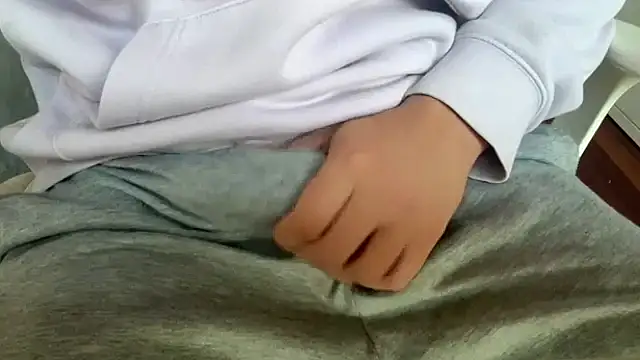 Snapshot of Axeeeeeeeeeeeel chatting on October 28, 2025, 4:39 pm Axeeeeeeeeeeeel online show from October 28, 2025, 4:39 pm