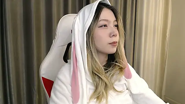 Snapshot of Babby_Rabbit chatting on October 27, 2025, 3:02 pm Babby Rabbit online show from October 27, 2025, 3:02 pm