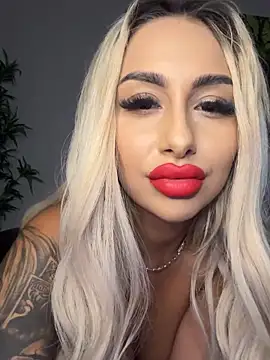 GoldenAmber online show from November 29, 2025, 7:03 pm