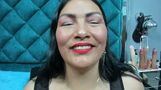 PENELOPELEWISs online show from May 7, 2026, 12:48 am