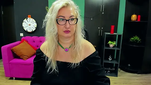 Snapshot of ChristyBrooks chatting on November 4, 2025, 7:23 am ChristyBrooks online show from November 4, 2025, 7:23 am