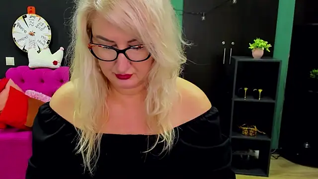 Snapshot of ChristyBrooks chatting on December 4, 2025, 7:40 am ChristyBrooks online show from December 4, 2025, 7:40 am