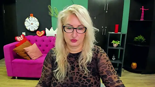 Snapshot of ChristyBrooks chatting on November 12, 2025, 6:17 am ChristyBrooks online show from November 12, 2025, 6:17 am