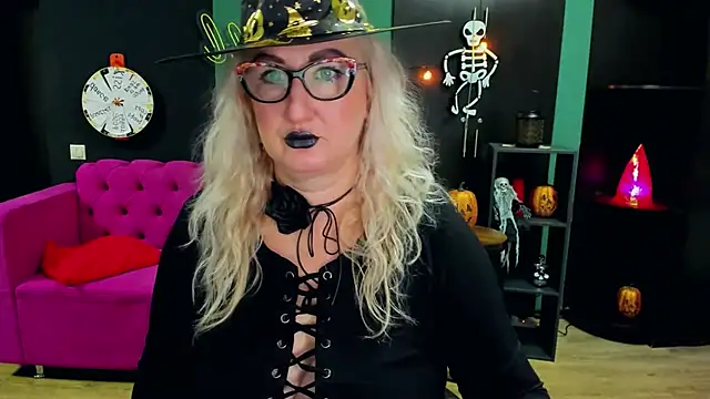 Snapshot of ChristyBrooks chatting on October 31, 2025, 9:17 am ChristyBrooks online show from October 31, 2025, 9:17 am